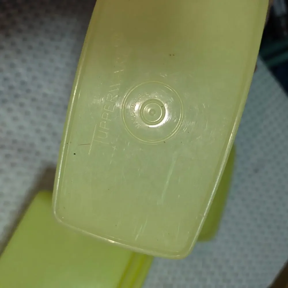VINTAGE TUPPERWARE YELLOW SHELF SAVERS SET OF 2